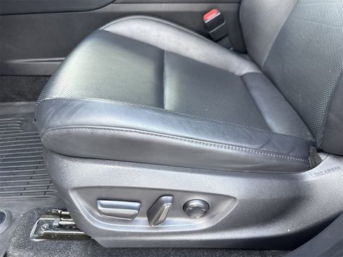 Used 2023 Toyota Crown Limited image 21