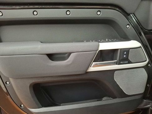 Used 2023 Land Rover Defender 130 SE image 11