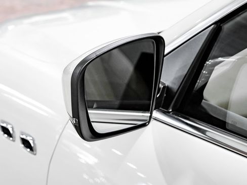 Used 2019 Maserati Levante S GranSport image 35