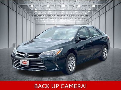 Used 2017 Toyota Camry LE FWD image 4