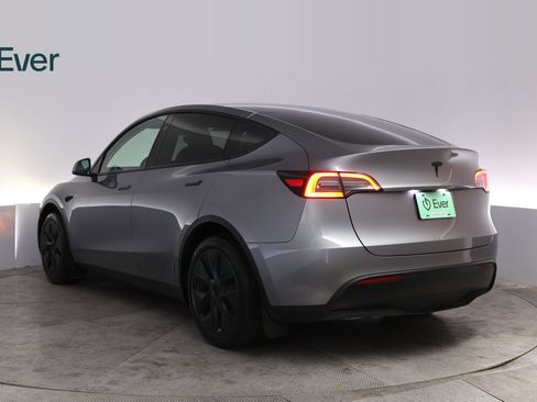 Used 2024 Tesla Model Y Long Range RWD image 17