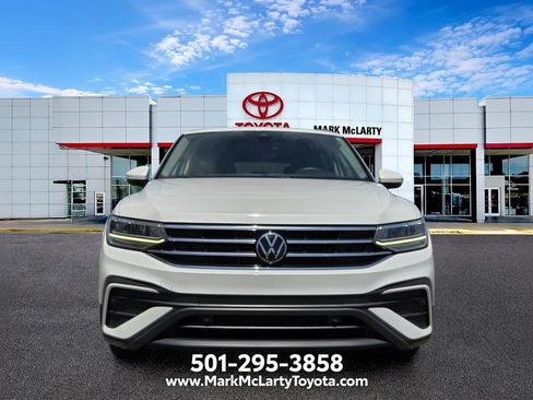 Used 2023 Volkswagen Tiguan SE w/ Panoramic Sunroof Package FWD image 8