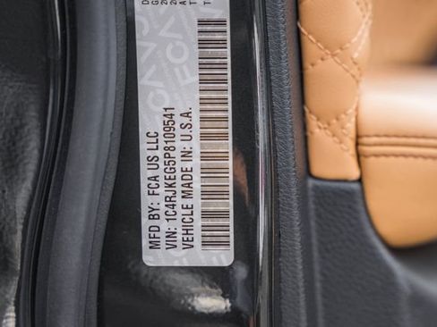 Used 2023 Jeep Grand Cherokee L Summit w/ Advanced Protech Group IV AWD/4WD image 56