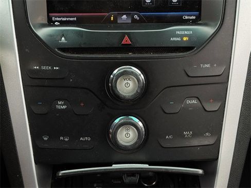 Used 2014 Ford Explorer XLT w/ Equipment Group 202A image 18