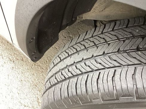 Used 2023 Toyota Highlander LE FWD image 6