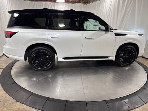 New 2026 INFINITI QX80 4WD w/ Sport Exterior Package image 9