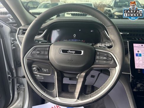 Certified 2023 Jeep Grand Cherokee Limited w/ Black Appearance Package image 17