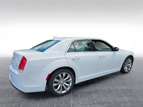 Used 2019 Chrysler 300 Touring L w/ Quick Order Package 22F RWD image 5