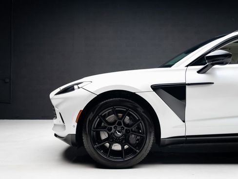 Used 2021 Aston Martin DBX image 17