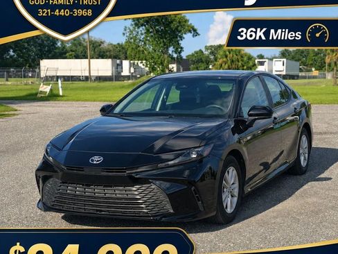 Used 2025 Toyota Camry LE FWD image 1