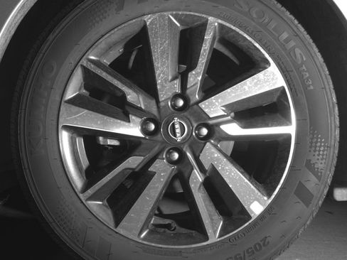 Used 2025 Nissan Versa SV image 12