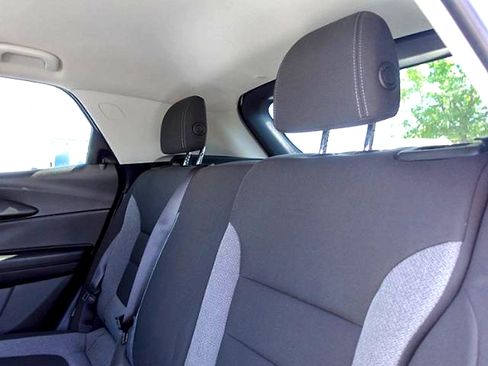 Used 2025 Chevrolet TrailBlazer LS w/ LS Convenience Package FWD image 11