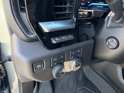 Used 2026 Chevrolet Silverado 1500 High Country AWD/4WD image 30