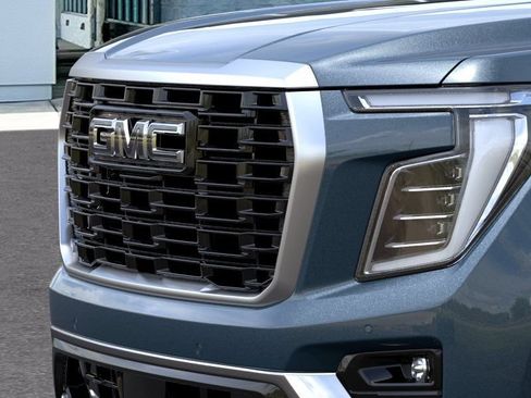 New 2026 GMC Yukon Denali w/ Denali Reserve Package AWD/4WD image 13