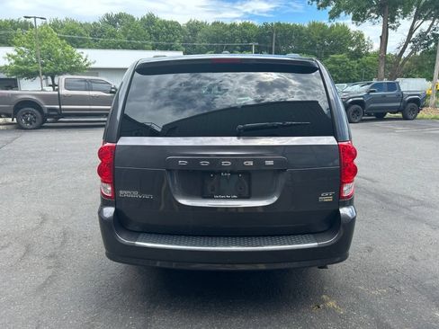 Used 2019 Dodge Grand Caravan GT FWD image 4