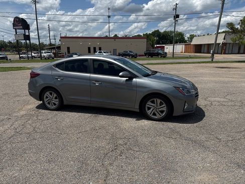 Used 2019 Hyundai Elantra SEL FWD image 17