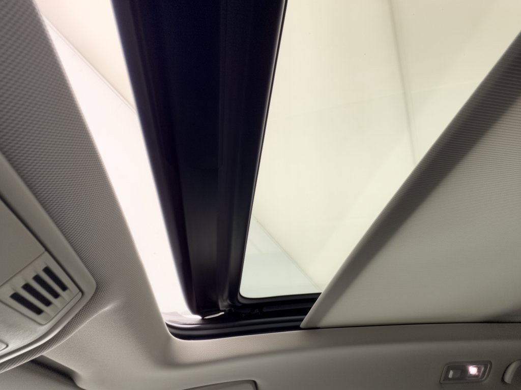 Used 2022 Volkswagen Taos SE w/ Panoramic Sunroof Package FWD image 27