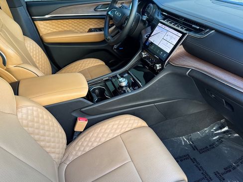 Used 2023 Jeep Grand Cherokee L Summit w/ Advanced Protech Group IV image 18