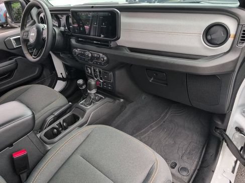 Used 2024 Jeep Wrangler Unlimited AWD/4WD image 22