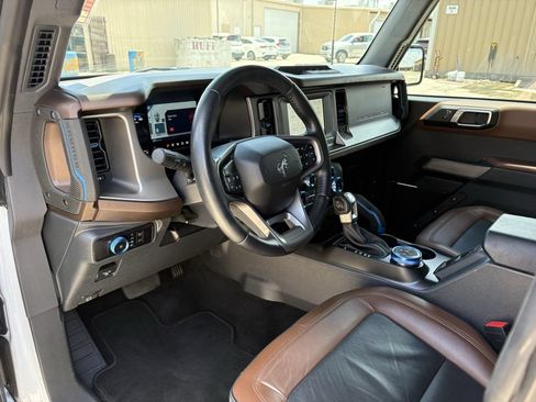 Used 2022 Ford Bronco Outer Banks AWD/4WD image 13
