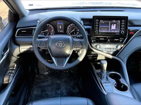 Used 2024 Toyota Camry SE image 5