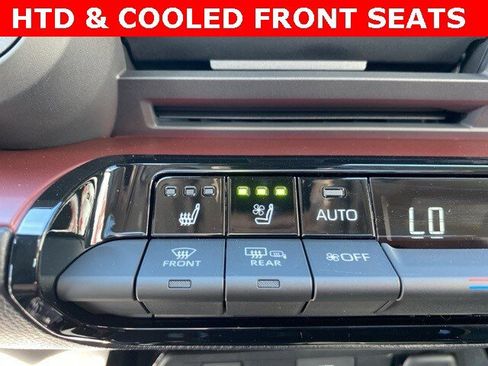 New 2025 Toyota Prius Plug-In Hybrid image 3