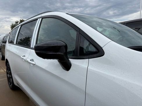 New 2026 Chrysler Pacifica Limited w/ S Appearance Package image 5