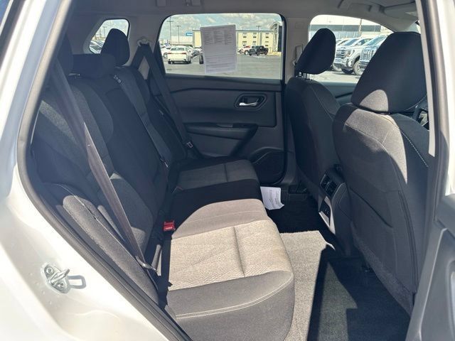 Used 2024 Nissan Rogue SV AWD/4WD image 21