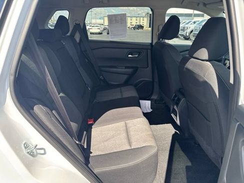 Used 2024 Nissan Rogue SV AWD/4WD image 21