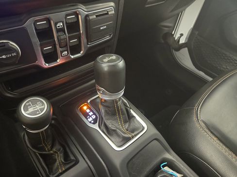 Used 2022 Jeep Wrangler Unlimited Sahara image 23