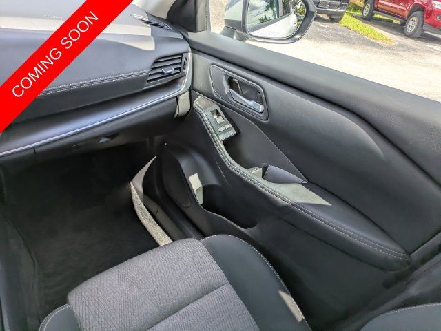 Used 2026 Nissan Rogue SV FWD image 14