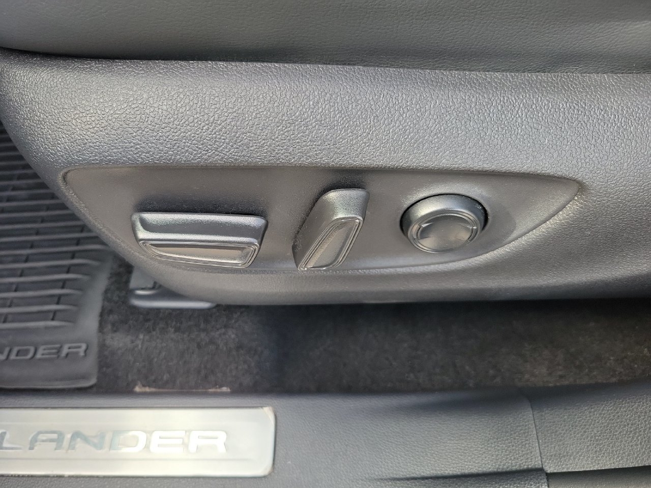 Used 2026 Toyota Highlander Limited AWD/4WD image 18
