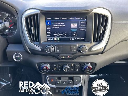 Used 2024 GMC Terrain SLT image 11