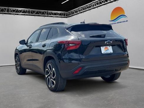 Used 2024 Chevrolet Trax RS w/ Sunroof Package FWD image 7