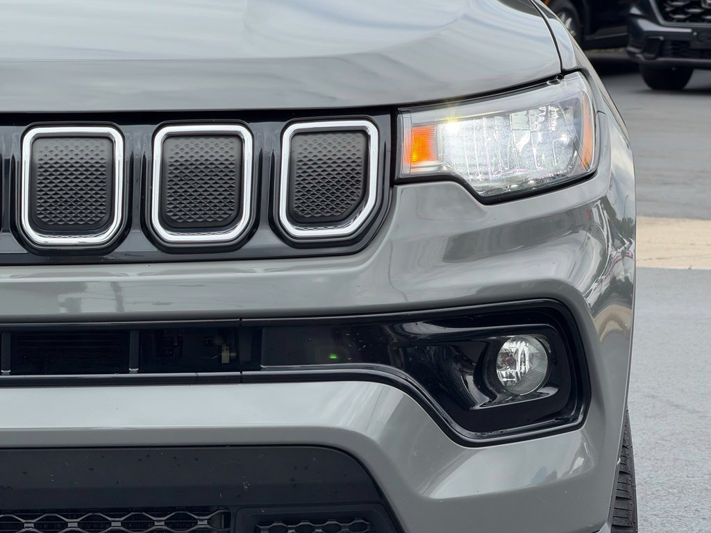 Used 2022 Jeep Compass Limited AWD/4WD image 2