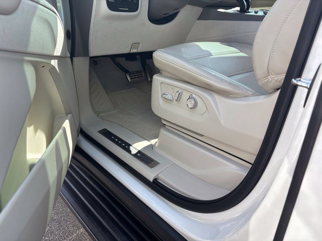 Used 2023 Cadillac Escalade Sport Platinum w/ LPO, ONYX Package AWD/4WD image 6