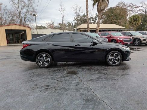Used 2023 Hyundai Elantra SEL w/ Convenience Package image 2