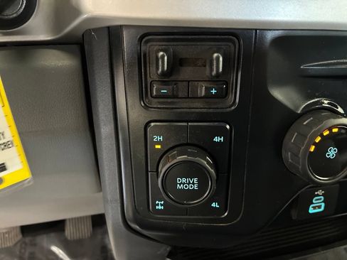 Used 2023 Ford F350 XLT AWD/4WD image 19