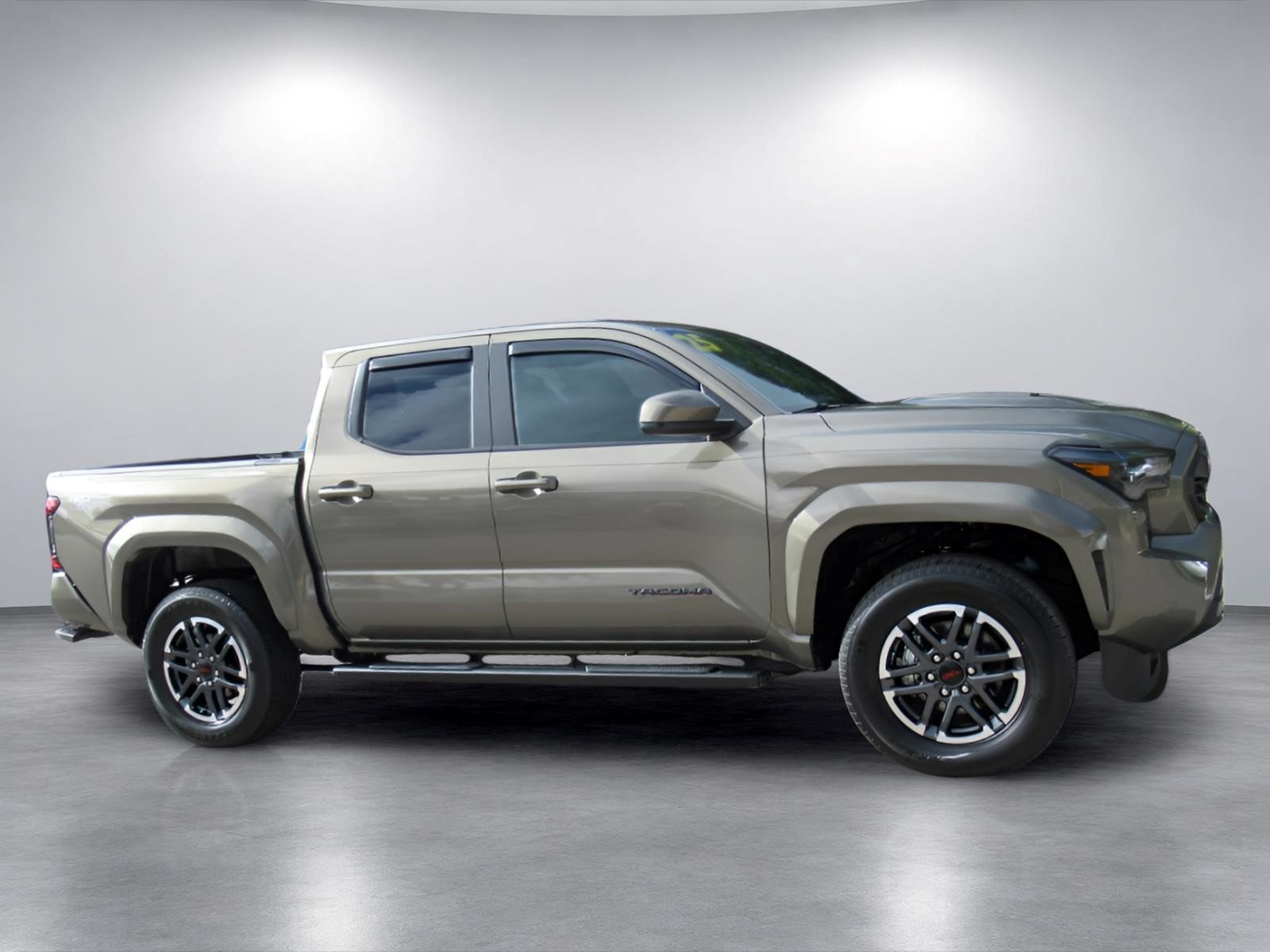 Used 2025 Toyota Tacoma TRD Sport AWD/4WD image 2