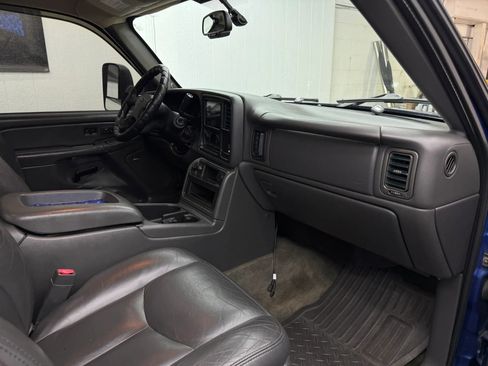 Used 2004 Chevrolet Silverado 1500 LT w/ Light Duty Power Package AWD/4WD image 7