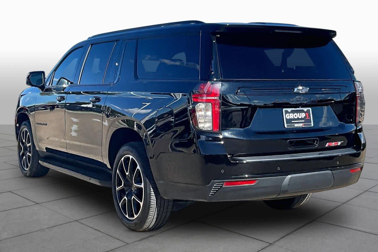 Used 2023 Chevrolet Suburban RST w/ Luxury Package AWD/4WD image 12