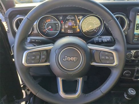 Used 2020 Jeep Wrangler Unlimited Sahara image 33