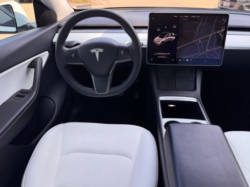 Used 2021 Tesla Model Y Long Range AWD/4WD image 26