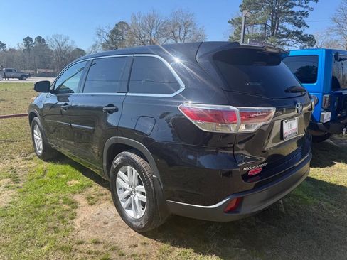 Used 2016 Toyota Highlander LE image 3
