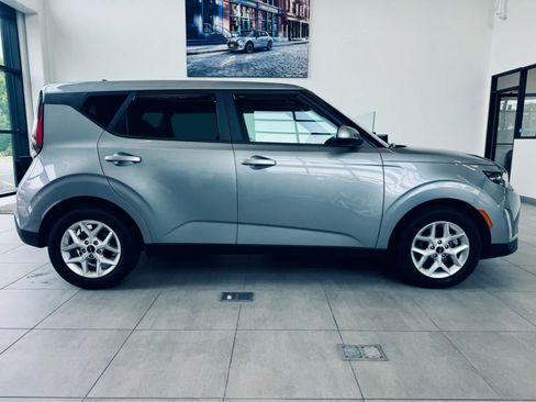 Used 2023 Kia Soul LX w/ LX Technology Package FWD image 5
