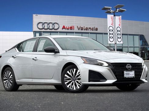 Used 2024 Nissan Altima 2.5 SV image 2