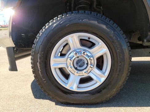 Used 2017 Ford F250 XLT w/ FX4 Off-Road Package image 19