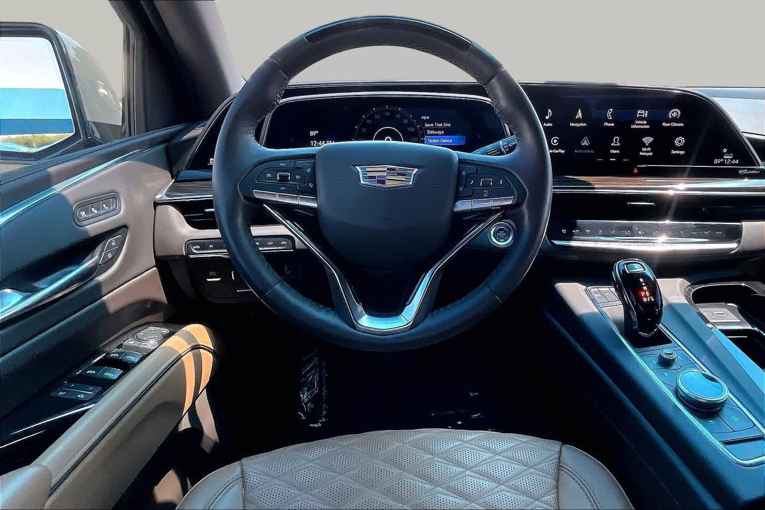 Used 2024 Cadillac Escalade Premium Luxury w/ Performance Package AWD/4WD image 10
