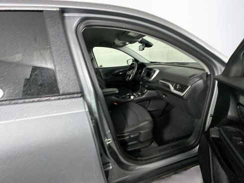 Used 2024 GMC Terrain SLE image 30