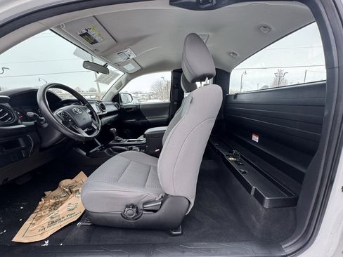 Used 2016 Toyota Tacoma SR image 16